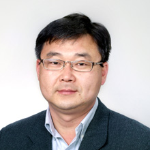 経営学部 学部長 銭 佑錫 教授