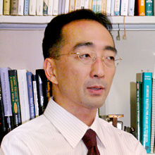経営学研究科 研究科長 佐藤 祐司 教授